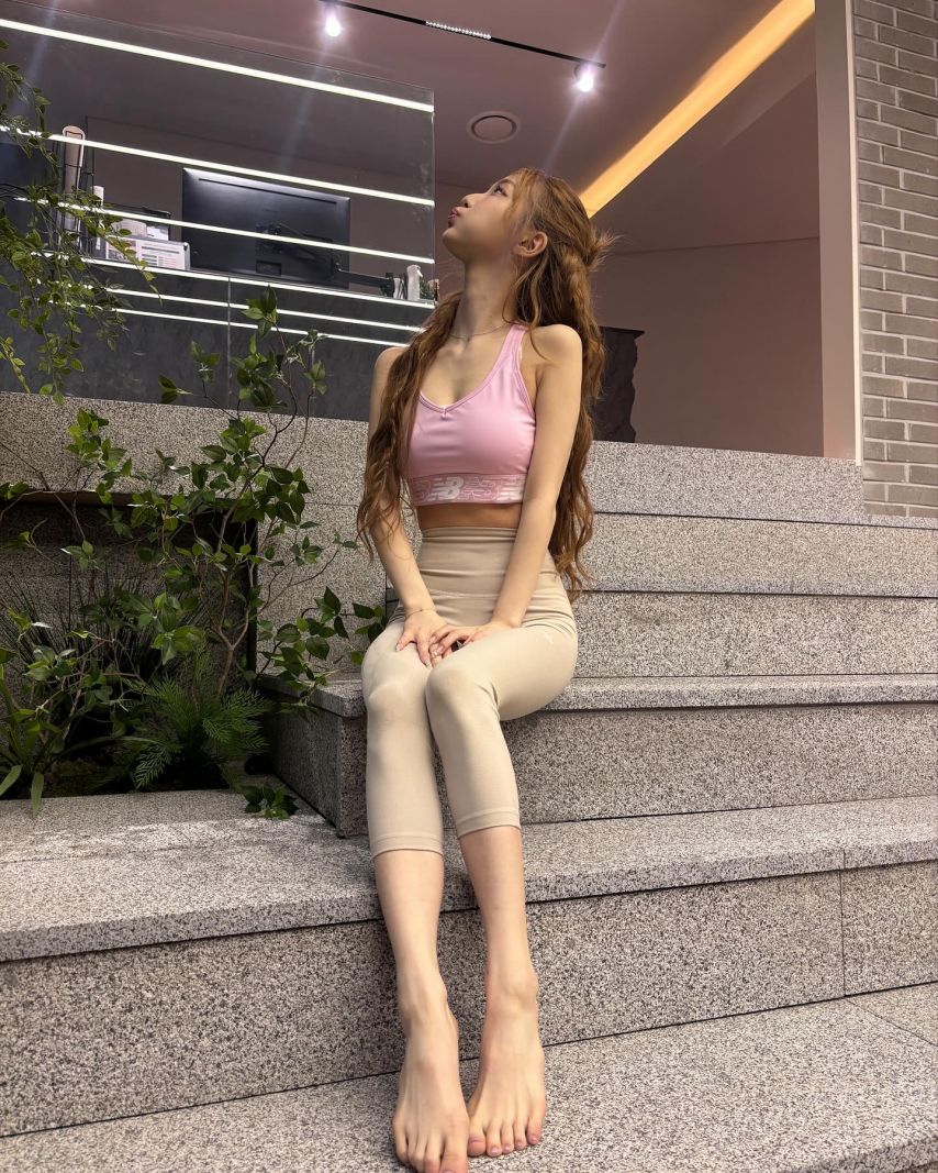 루셈블 여진 뉴발란스 핑크 브라탑  레깅스 은근히 비치는 라인