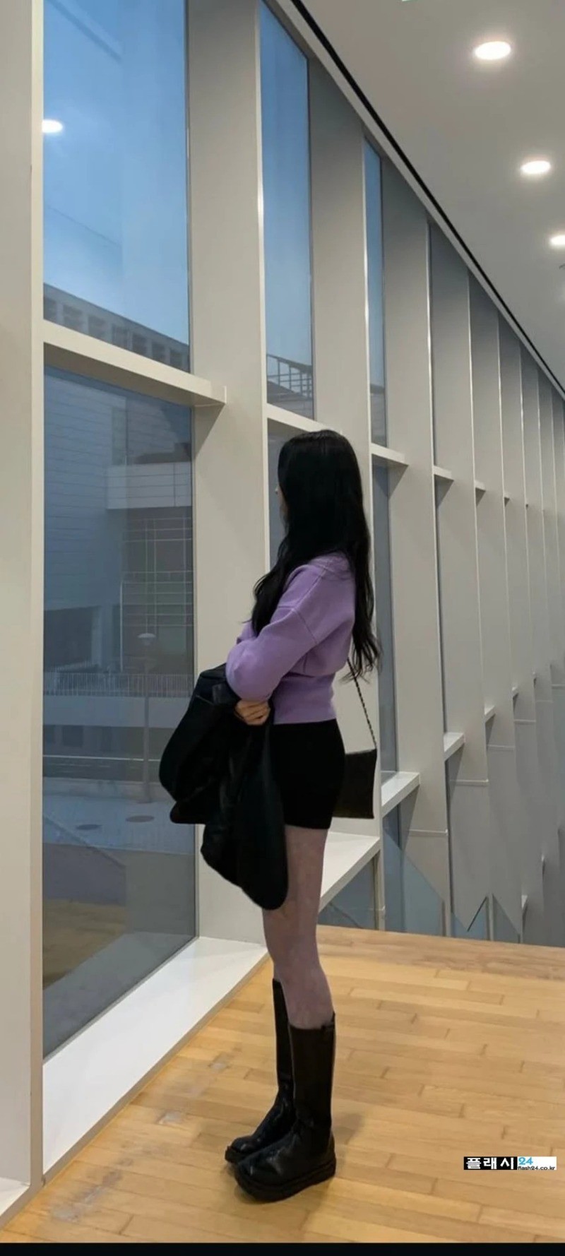 윤정주 눈길가는 검스 각선미