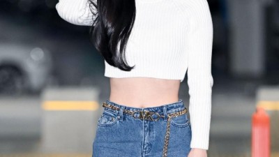 트와이스 다현 흰 골지크롭티 + 청바지 잘록한 골반 배꼽 - 공항