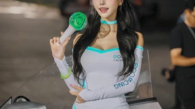 슬렌더 하지만은 않은 레이싱모델 이시아