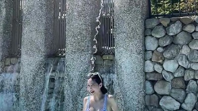 크리스마스 선물로 엄청난 하이레그 비키니 사진 올린 배우 한그루