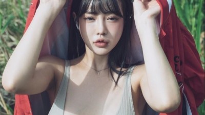 이아이 노브라 화보 표지