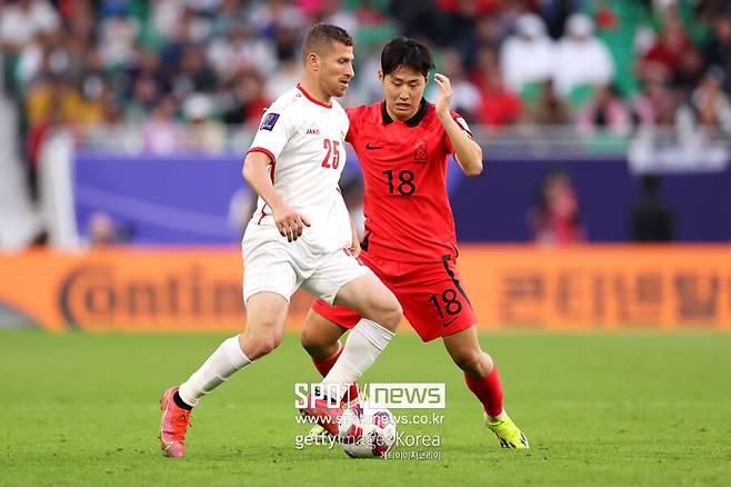 [아시안컵] '축구는 피지컬' 한국·일본이 쩔쩔매는 이유…중동 바람에 '움찔'