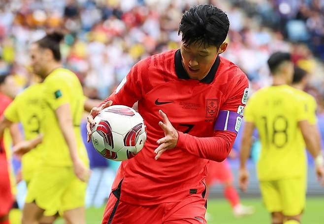 [아시안컵] 한국의 16강 상대는 사우디…'세계랭킹 146위' 신태용 감독의 인니, 16강행 기적