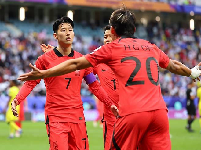 [아시안컵] 한국의 16강 상대는 사우디…'세계랭킹 146위' 신태용 감독의 인니, 16강행 기적