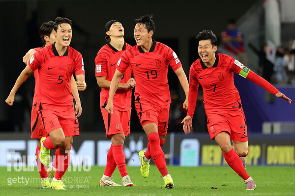 [아시안컵] 4강부터 옐로카드 리셋...'손흥민+이강인+김민재' 등 호주전 경고→준결승 결장 주의