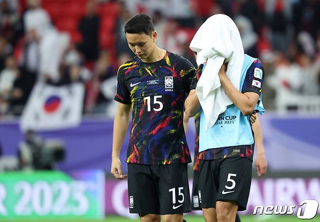 한국 축구 초상집인데 환한 미소 클린스만…지적 거듭되자 발끈[아시안컵]