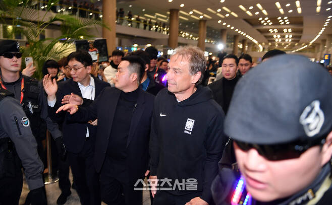 클린스만 감독도, 정몽규 회장도 사퇴 혹은 경질 생각 없다 “성장하는 과정” 낙관론, 심지어 미국-유럽 또 나간다