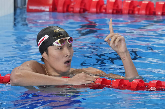 한국 수영의 새 역사가 쓰여졌다···김우민, 박태환 이후 13년 만에 세계수영선수권 남자 자유형 金