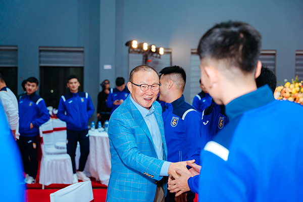 박항서 전 감독, 베트남 축구계 복귀...3부리그 박닌FC 고문 취임