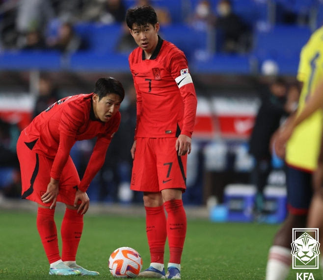 주장 겸 선배 손흥민, 이강인을 보듬어주는 건 어떨까[김세훈의 스포츠IN]