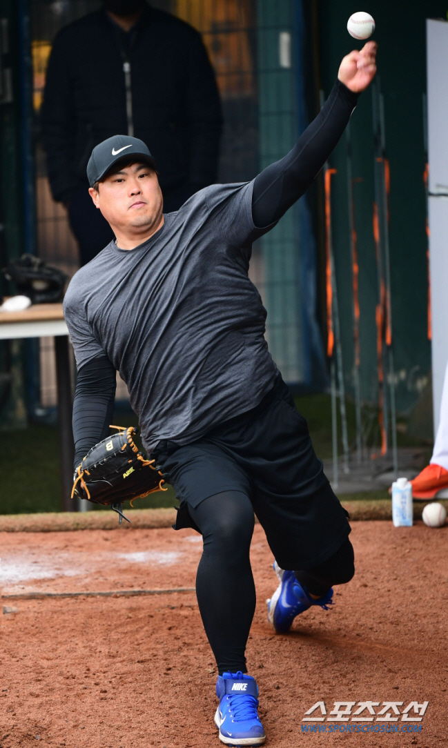 11년 전 LAD한테 받은 돈이 얼만데, 류현진-한화 200억도 가능...MLB는 RYU와 이별 공식화