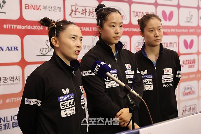 中에 막힌 女탁구, 전지희·신유빈 한 말은?...“감독님 손이 문제 아냐, 랭킹 4위로 올려야” [부산세계탁구선수권]