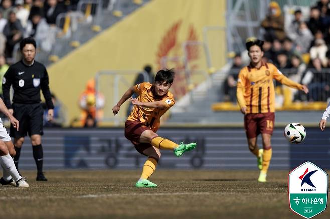 [IS 광주] 린가드 빛바랜 K리그 데뷔전…'이희균 결승골' 광주, 서울 2-0 완파 '개막전 승리'