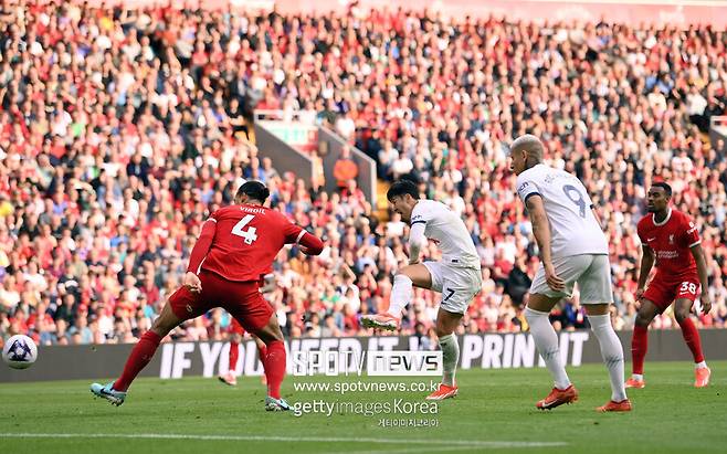 '토트넘=손흥민 독박 축구'…17골 SON, 전 세계 공격수 중 수비 가담률도 1위