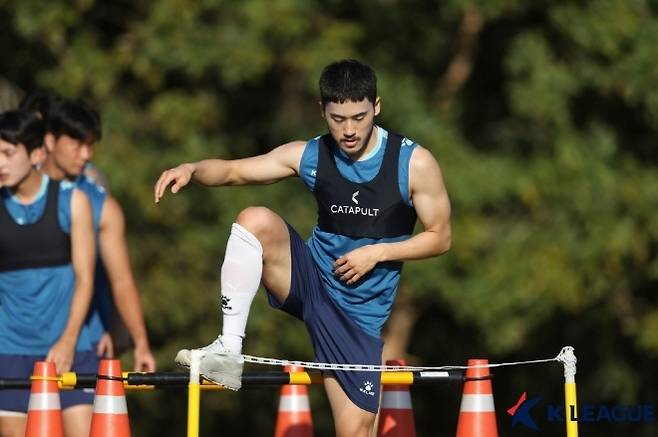 사람이 모자라 “너 한 번 차봐” 차범근 말에 축구 시작, 독일 ‘10년 경력’ 쌓고 K리그 데뷔한 29살 최경록의 이야기 [이근승의 믹스트존]