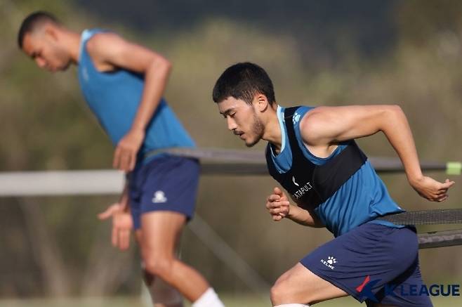 사람이 모자라 “너 한 번 차봐” 차범근 말에 축구 시작, 독일 ‘10년 경력’ 쌓고 K리그 데뷔한 29살 최경록의 이야기 [이근승의 믹스트존]