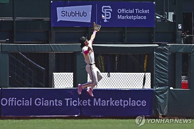 샌프란시스코 이정후, 어깨 수술 받고 시즌 아웃…2025시즌 복귀