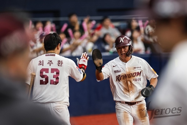 ‘최강야구’ 출신 신인왕 탄생하나…타울 4할 육박→내야 유틸리티, 키움에 온 대졸 신인 복덩이 “지금은 경기에 집중하겠다”