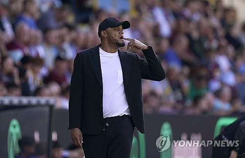 김민재 낭보! '숙청 명단'서 제외…콤파니 '배부른 돼지' 7명 손 본다→우파메카노 정리 대상