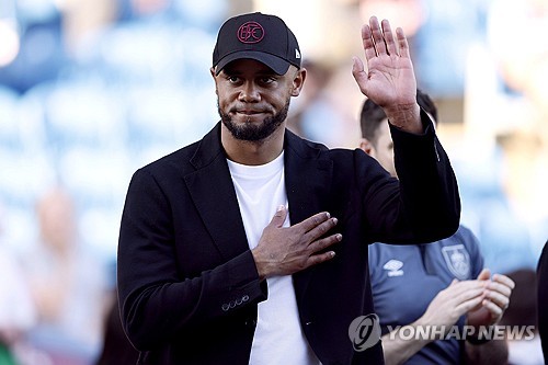 김민재 낭보! '숙청 명단'서 제외…콤파니 '배부른 돼지' 7명 손 본다→우파메카노 정리 대상