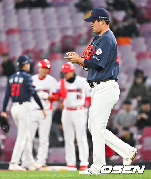 감독은 '세 번 더' 기회 준다고 했는데…또 무너졌다, 국대 투수가 어떻게 1년 만에 이럴 수 있나 'ERA 8.27'