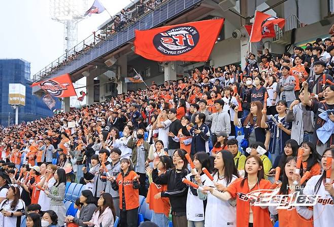 한화 新 시대 개막...일부 팬 '반대 목소리'에 김경문 감독, '이글스 비상' 일궈낼 수 있을까 [MHN이슈]