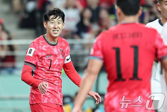 [한국-중국] ‘최종예선 탑 시드 경고등’ 한국, ‘탈락 위기’ 중국 수비축구에 전반전 0-0