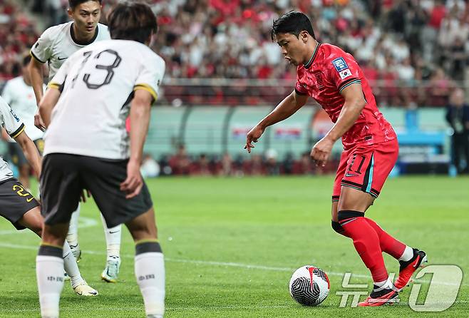 [한국-중국] ‘최종예선 탑 시드 경고등’ 한국, ‘탈락 위기’ 중국 수비축구에 전반전 0-0