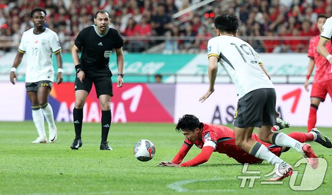 [한국-중국] ‘최종예선 탑 시드 경고등’ 한국, ‘탈락 위기’ 중국 수비축구에 전반전 0-0