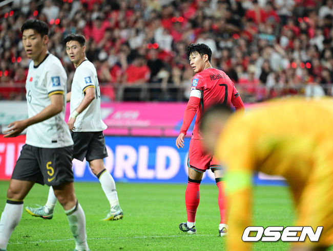 '아시아 최초 맨유맨' 中 동팡저우, 한국전 패배에