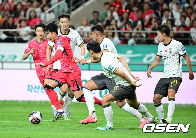 '아시아 최초 맨유맨' 中 동팡저우, 한국전 패배에