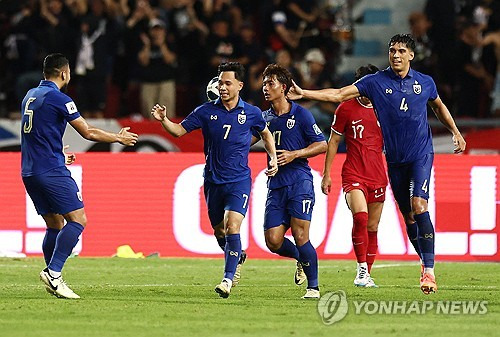 '중국 싱글벙글' 태국, 3차 예선 진출 실패...싱가포르에 3-1 승→승자승으로 탈락 [WC 예선 리뷰]