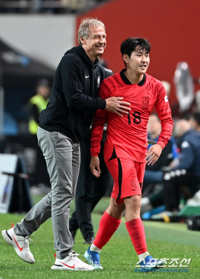 韓축구 1년 앗아간 클린스만, 경질 넉달만에 재취업 임박…모로코 클럽 1순위 급부상.