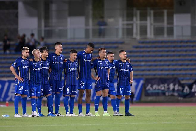 '충격' 나상호 日 폭력 축구에 '인대 세 군데 손상', 韓 수비수 장민규는 골절...