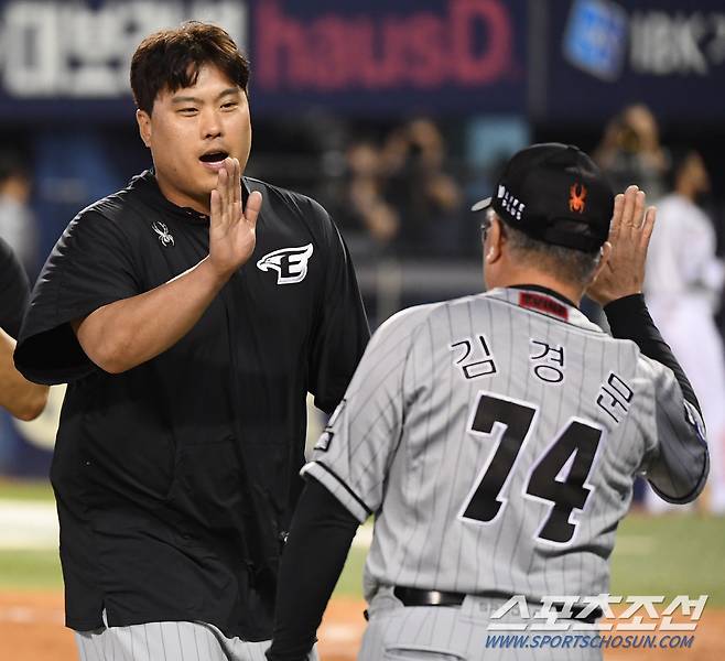 97만 류현진, 128만 양현종 어떻게 뒤집었나…선수단 표심 예상보다 막강하다