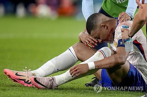 '날벼락' 음바페 코뼈 부러졌다…프랑스 '자책골' 오스트리아 1-0 제압, 그러나 위기 [유로 2024 리뷰]