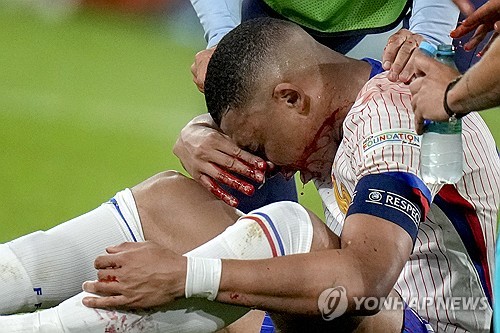 '날벼락' 음바페 코뼈 부러졌다…프랑스 '자책골' 오스트리아 1-0 제압, 그러나 위기 [유로 2024 리뷰]