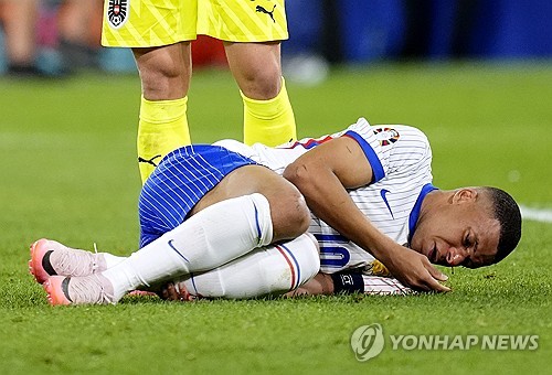 '날벼락' 음바페 코뼈 부러졌다…프랑스 '자책골' 오스트리아 1-0 제압, 그러나 위기 [유로 2024 리뷰]