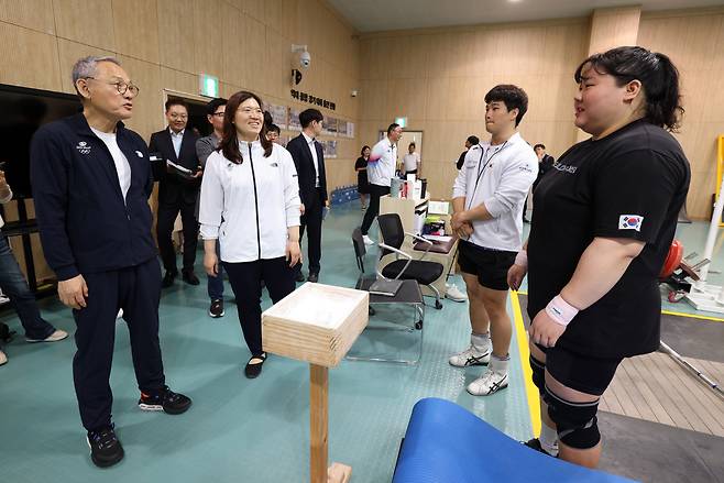 유인촌 장관X장미란 차관, 김연경 등 '배구 국대은퇴 선수' 만나 발전방안 모색