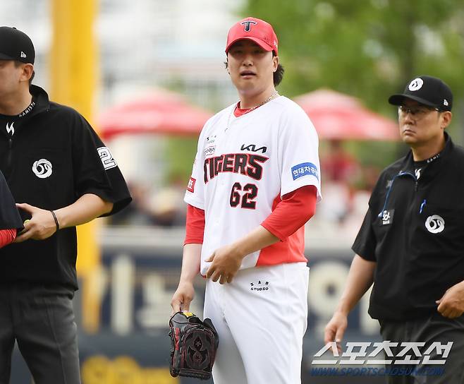 비상! KIA 마무리 정해영 '우측 어깨 통증' 자진 강판![광주 현장]