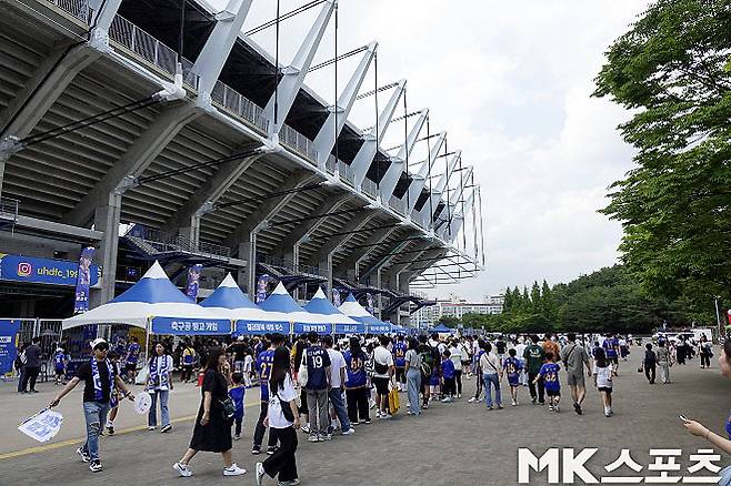 국가대표팀 사령탑 유력 후보? 홍명보 감독 “2월부터 계속 이름만 나와···전혀 들은 바 없다” [MK제주]