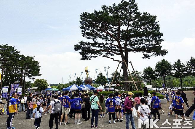 국가대표팀 사령탑 유력 후보? 홍명보 감독 “2월부터 계속 이름만 나와···전혀 들은 바 없다” [MK제주]