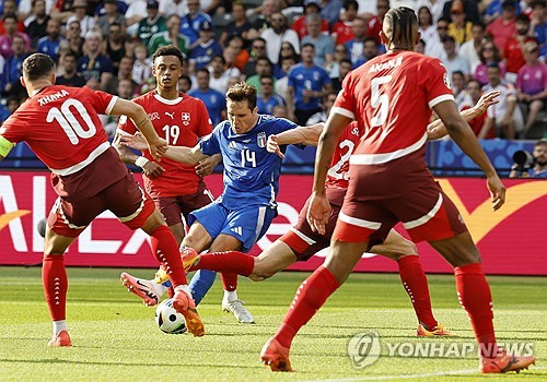 '디펜딩 챔피언' 이태리, 제대로 망신… 최악 경기력 속 16강 탈락