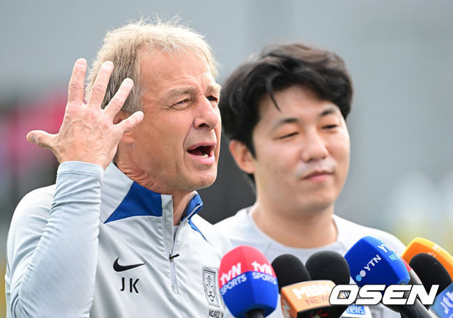 '韓 축구 흑역사' 혼자 귀 닫던 클린스만, 이유 있었네...