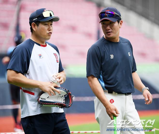 '양의지 어제 너무 한거 아니야' 만루포 치고 다음날 윤동희 사인받으러 롯데 더그아웃 찾은 양의지