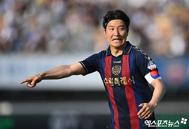 박주호 연락두절?…도르트문트 감독 만났다→'축구판 민희진' 환하게 웃었다!