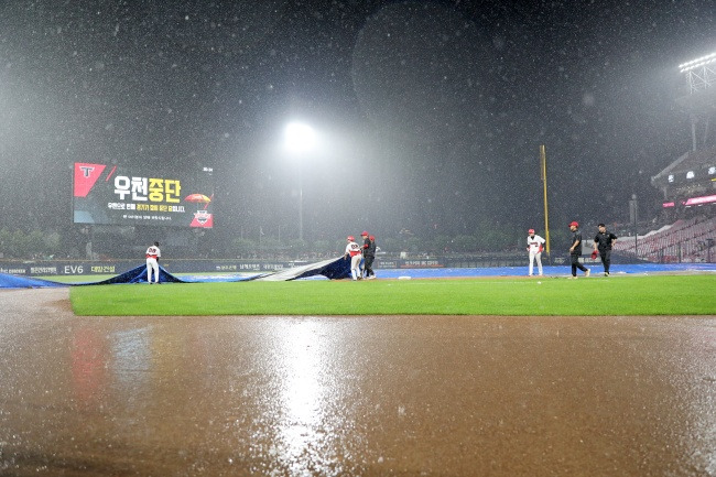 하늘도 돕는다! KIA 5회만 뛰고 강우콜드 8연승 질주...김선빈 7호 솔로포, 알드레드 완봉 [광주 리뷰]