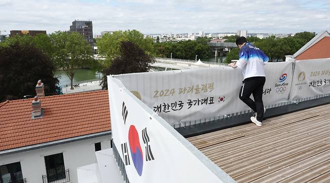 여기가 한국이야 파리야? '파리선수촌은 지금' → 냉풍기에 담요부터 어린이집까지.. '최적 컨디션' 유지 위해 안간힘