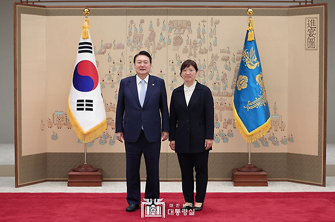 “특혜 없이 대표팀 감독 뽑았다”는 축구협회, ‘유인촌 장관·장미란 차관’ 문체부도 동의할까